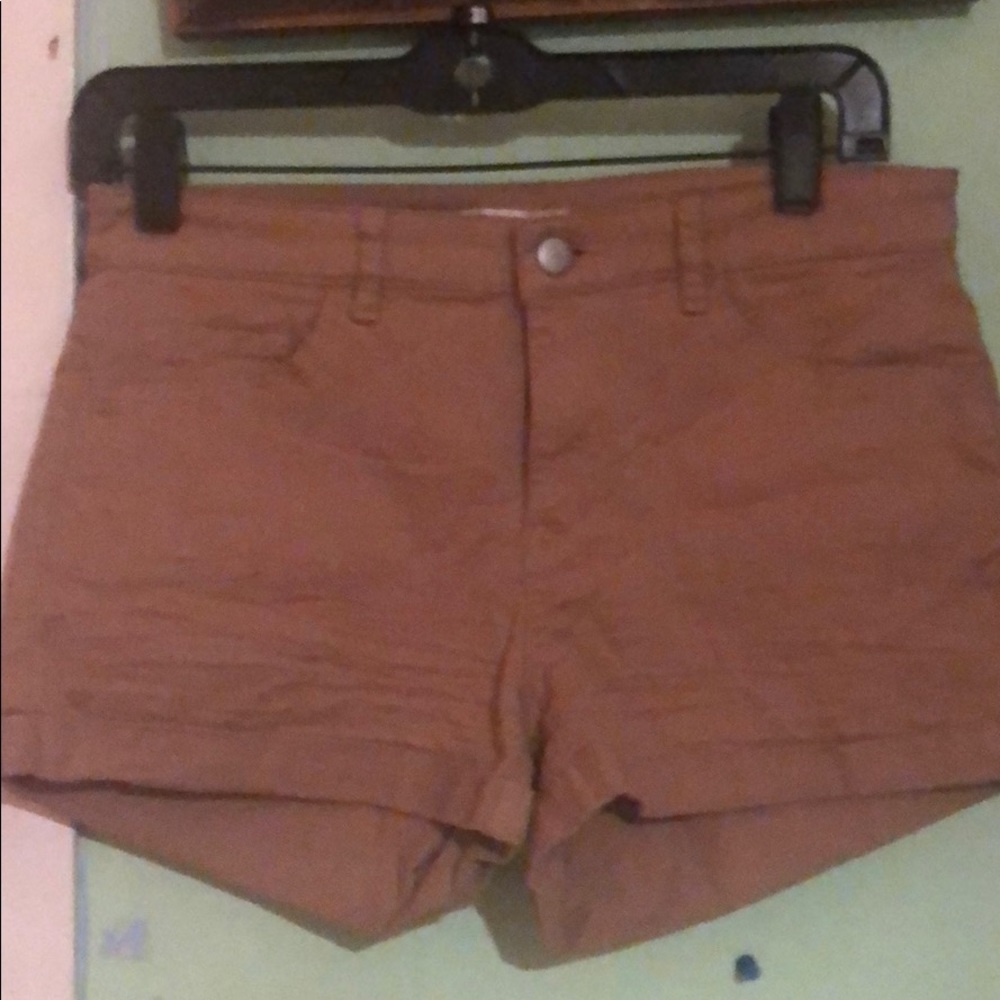 H&M size US 6, tan short shorts in jean